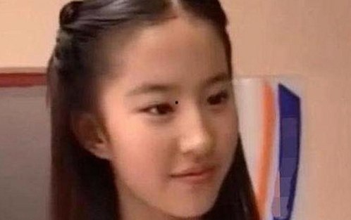 圆脸女星崛起背后：赵丽颖谭松韵引领新一代颜值风潮