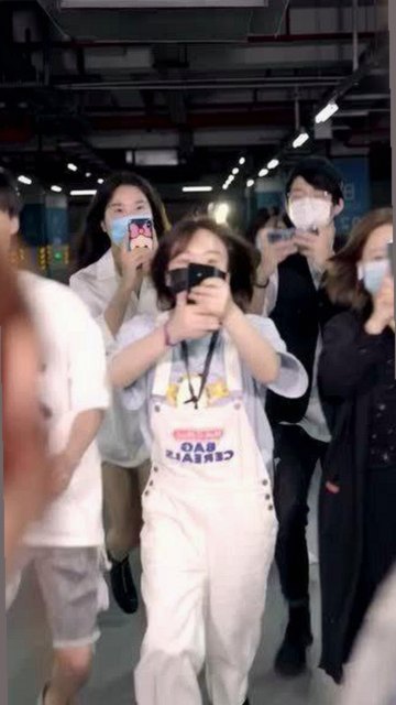 从娱乐吃瓜直播到村里吃瓜配乐：热闹背后的多样生活画卷🍉🎶