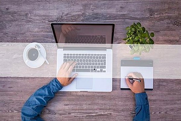 “国产操操操”走红引热议，明星吃瓜生活成新话题