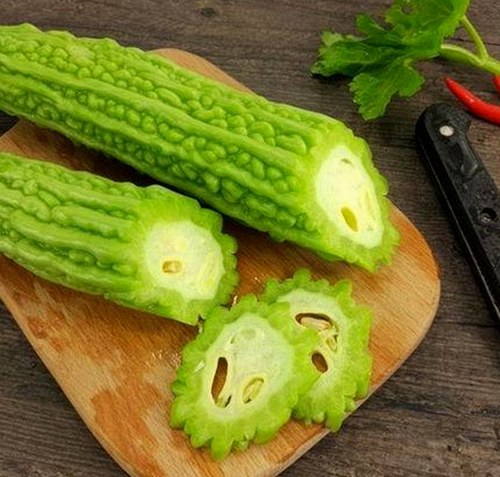 杨幂绯闻风波与娱乐圈315吐槽：明星形象与粉丝守护的多面解读