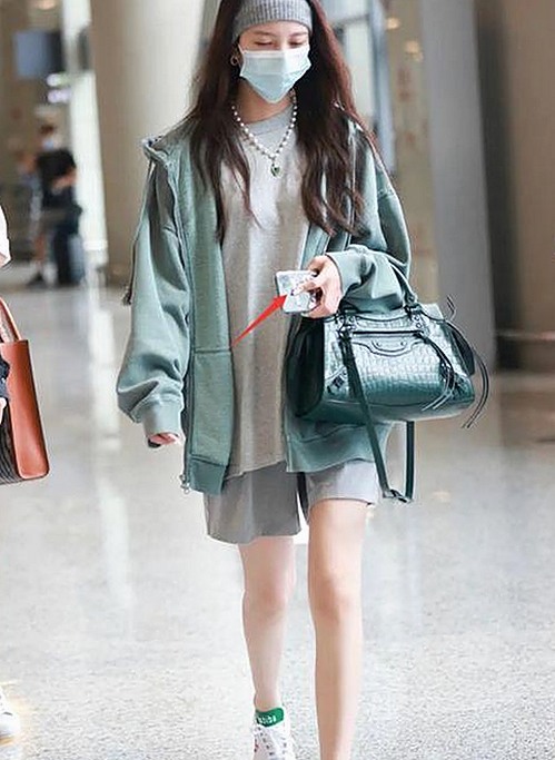 娱乐圈新“吃瓜神器”曝光！神秘汽车假人引发热议