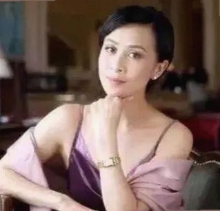 娱乐圈真相大揭秘：打女拳背后与明星秘闻全解析