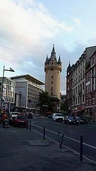 李易峰再成话题中心，黑料网曝光引发网友热议