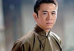 当下娱乐界热议话题：知名博主中原炮王的争议视频引发关注