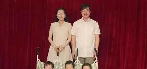 娱乐吃瓜酱宝宝：从网络红人到吃瓜男配的成长轨迹